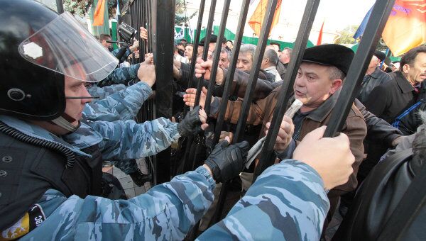 Протестующие чернобыльцы у здания Верховной Рады Украины в Киеве. Архив