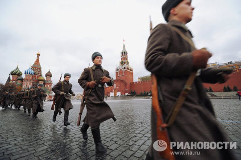 Репетиция торжественного марша в честь 70-й годовщины парада 7 ноября 1941 года