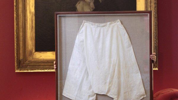 Шелковые панталоны, принадлежавшие королеве Великобритании Виктории