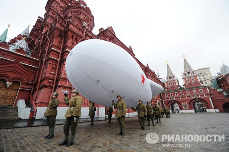 Репетиция торжественного марша в честь 70-й годовщины парада 7 ноября 1941 года