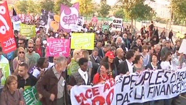 Тысячи антиглобалистов вышли на улицы Ниццы, протестуя против саммита G-20