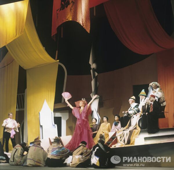 Спектакль по пьесе К. Гоцци Принцесса Турандот. Юлия Борисова в роли Турандот. (1977)