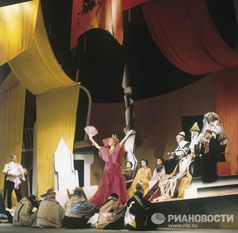 Спектакль по пьесе К. Гоцци Принцесса Турандот. Юлия Борисова в роли Турандот. (1977)