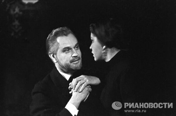 Н. Гриценко и Л. Максакова в спектакле Живой труп (1967)