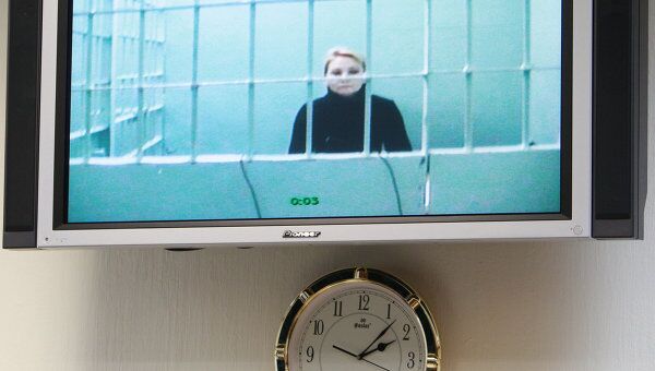 На экране монитора старший следователь ГСУ столичного ГУМВД Нелли Дмитриева на заседании Московского городского суда во время рассмотрения жалобы на ее арест