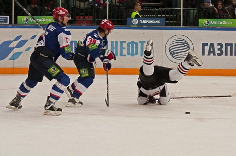 Петербургский СКА одолел на льду Авангард из Омска со счетом 3:1 