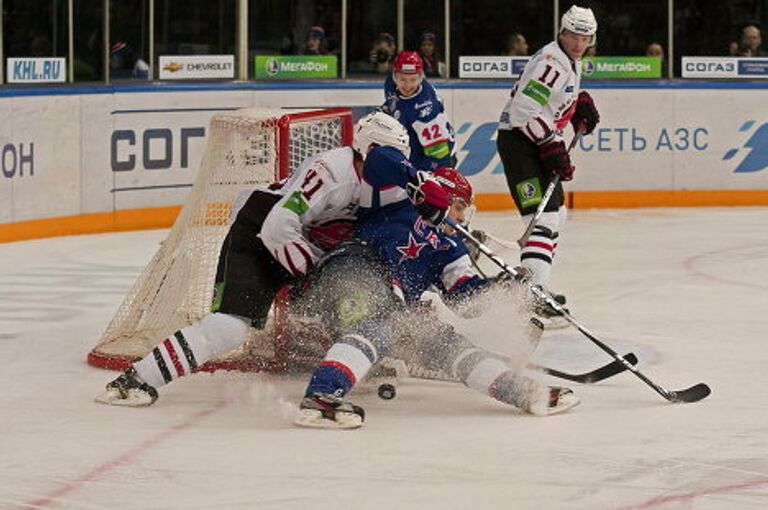 Петербургский СКА одолел на льду Авангард из Омска со счетом 3:1 