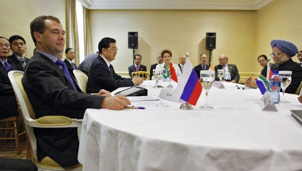 Медведев: партнеры по G20 должны вместе предотвратить новый кризис