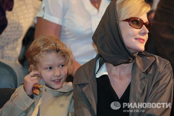 Рената Литвинова с дочерью Ульяной (2008 г.)
