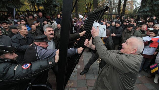 Митинг с требованием не допустить отмены льгот на Украине