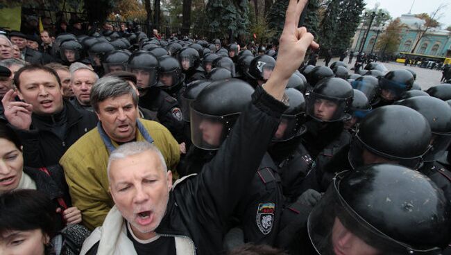 Митинг с требованием не допустить отмены льгот на Украине