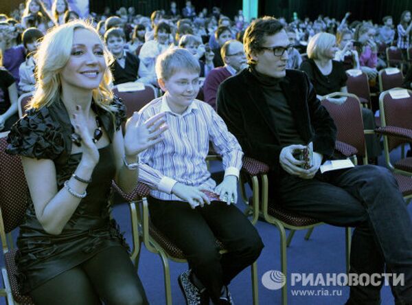 Кристина Орбакайте с сыном Дени и супругом Михаилом Земцовым