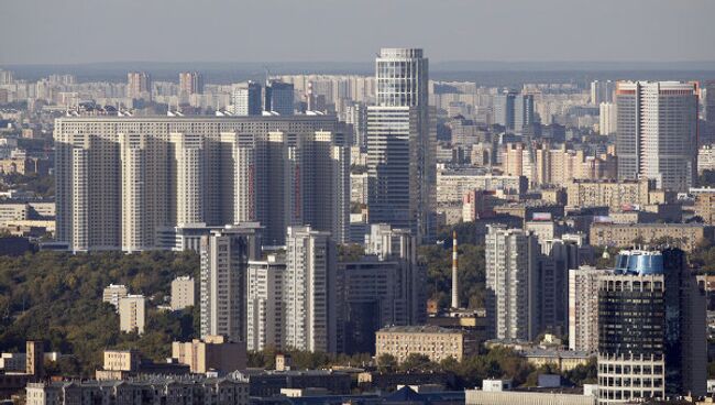 Вид на Москву с верхнего этажа МГУ