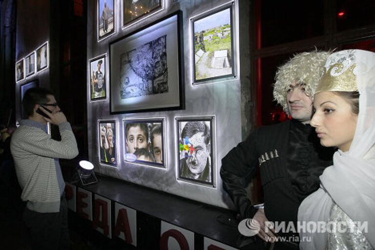 Открытие фотовыставки Август. Восьмого. Искусство против войны