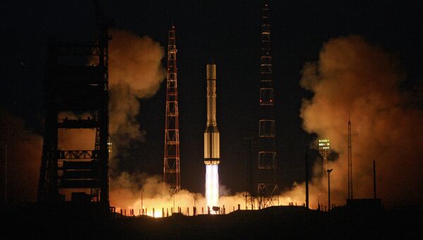 Старт ракеты-носителя Протон-М со спутником. Архив