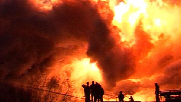 Пожар в Архангельске - пламя с пятиэтажный дом потушили за семь часов