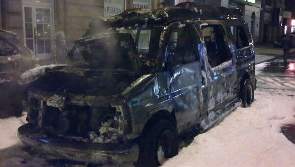 Микроавтобус Шевроле сгорел на Проспекте Мира. Фото участника проекта Ты - репортер
