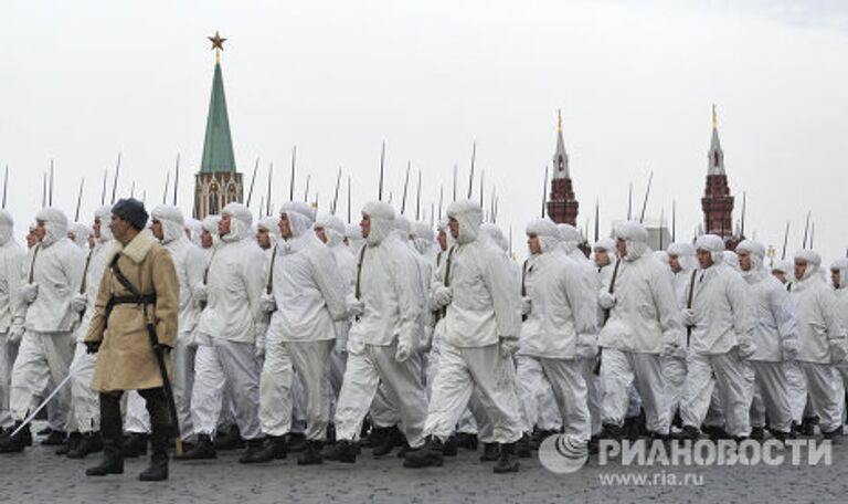 Шествие в честь 70-летней годовщины парада на Красной площади