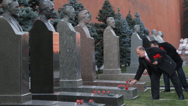 Возложение цветов и венков к Мавлозею В.И. Ленина