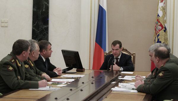 Президент РФ Д.Медведев провел совещание с руководством Минобороны