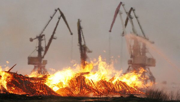 Пожар в порту Архангельска
