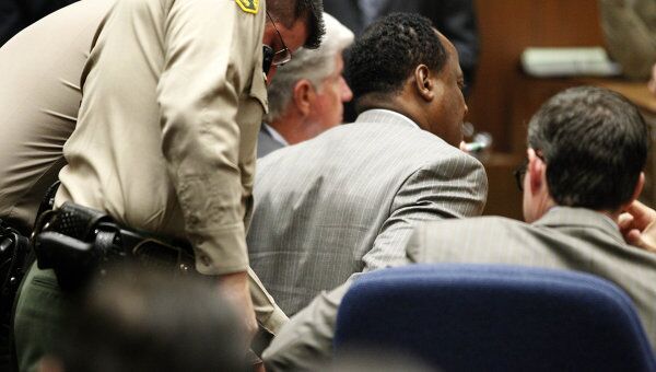 Присяжные признали личного врача Майкла Джексона виновным в его смерти