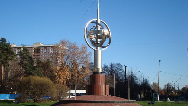Памятник символу города Королева - первому искусственному спутнику 