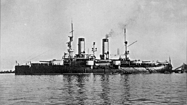 Эскадренный броненосец Петропавловск на Кронштадтском рейде, конец 1899 года
