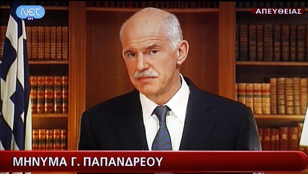 Премьер-министр Греции Йоргос Папандреу выступает с телеобращением