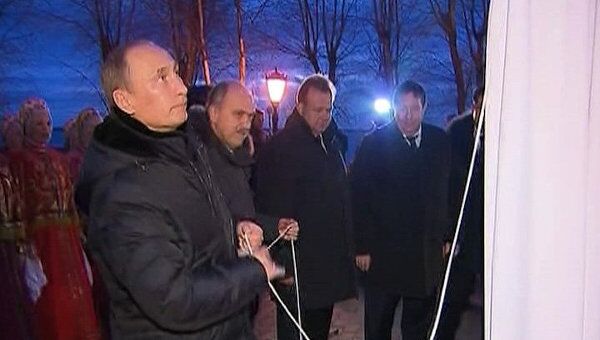 Путин открыл памятную стелу в честь великого сына великой страны 