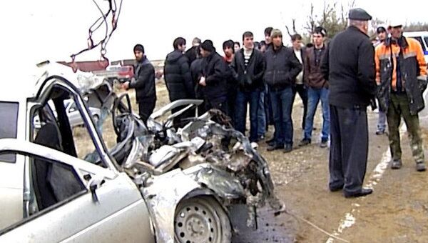 Газель столкнулась с двумя автомобилями в Дагестане. Видео с места ДТП