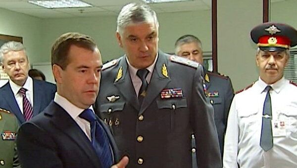 Медведев проверил, как работают полицейские в свой праздник