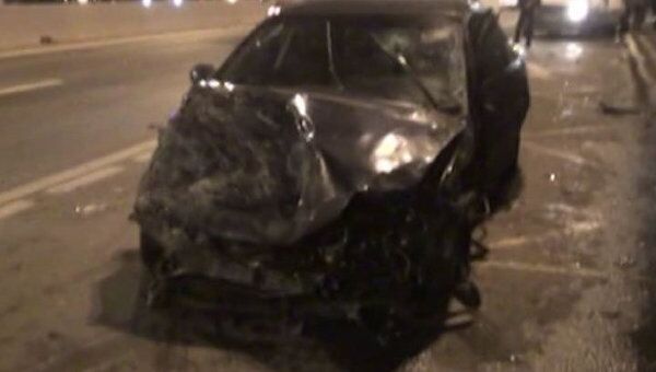 Opel протаранил три автомобиля в Москве, шесть человек пострадали