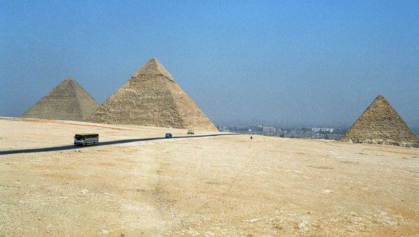 Пирамиды в Гизе. Архив