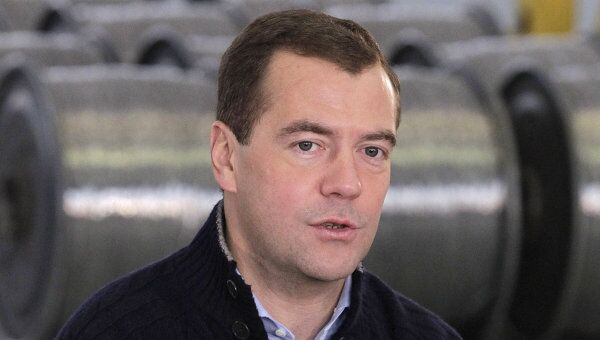 Президент России Дмитрий Медведев на встрече с рабочими, инженерно-техническими работниками и активом партии Единая Россия 