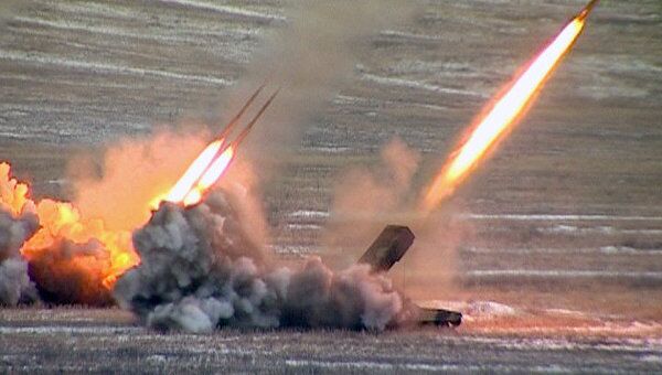Залп 140 снарядов из ТОС-1А накрыл противника огненным покрывалом