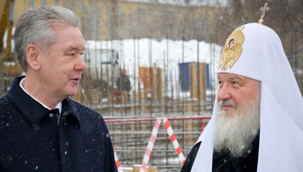 Собянин проверил, как строится первый модульный храм в Москве