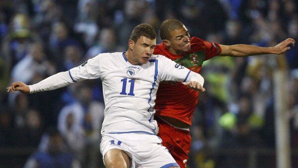 Игровой момент матча Босния и Герцеговина - Португалия