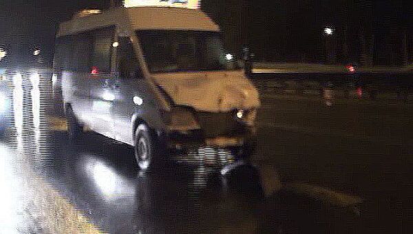 Микроавтобус с иностранцами попал в аварию в Москве