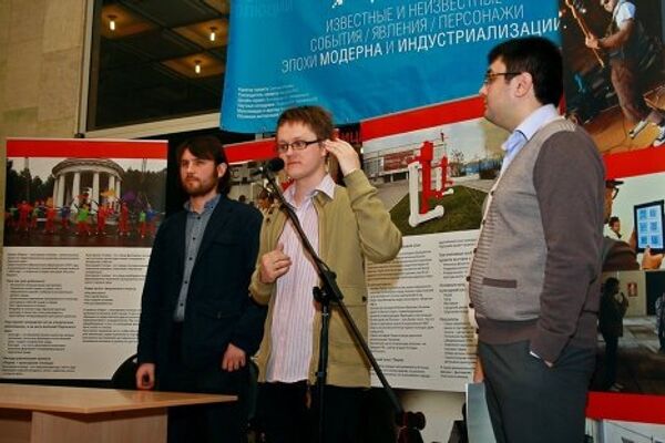 Слева направо: самарские арт-критики Илья Саморуков и Конста