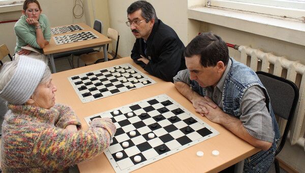 Омские шашисты вступили в борьбу за титул чемпиона области