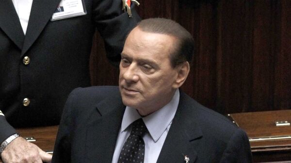 Сильвио Берлускони во время заседания парламента по закону о стабилизации экономики