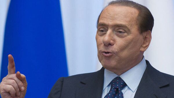 Премьер-министр Италии Сильвио Берлускони ушел в отставку