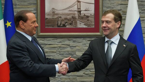 Президент РФ Д.Медведев и премьер-министр Италии С.Берлускони. Архив