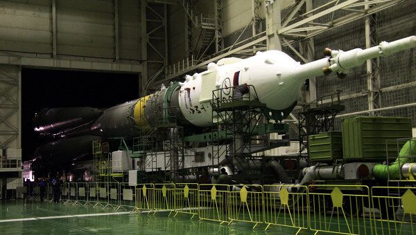 Корабль Союз ТМА-22 с экипажем новой экспедиции запущен к МКС