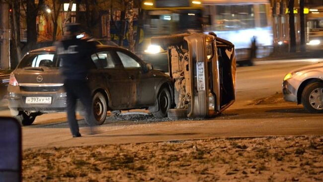 Opel опрокинул ВАЗ в центре Липецка