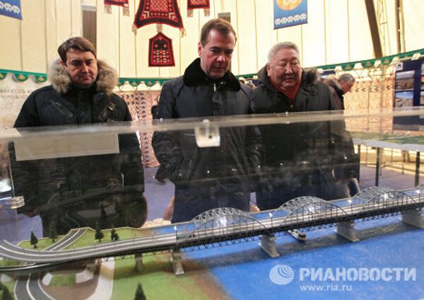 Д.Медведев принял участие в церемонии завершения прокладки участка железной дороги в Якутии
