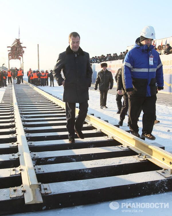 Д.Медведев принял участие в церемонии укладки золотого звена железнодорожного пути в Якутии