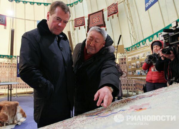 Д.Медведев принял участие в церемонии завершения прокладки участка железной дороги в Якутии