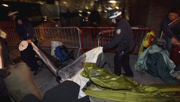 В Нью-Йорке снесен лагерь участников акции Захвати Уолл-Стрит